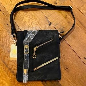 Black Flap Messenger Crossbody Bag Pockets Galore Gold Hardware *SMALL FLAW
